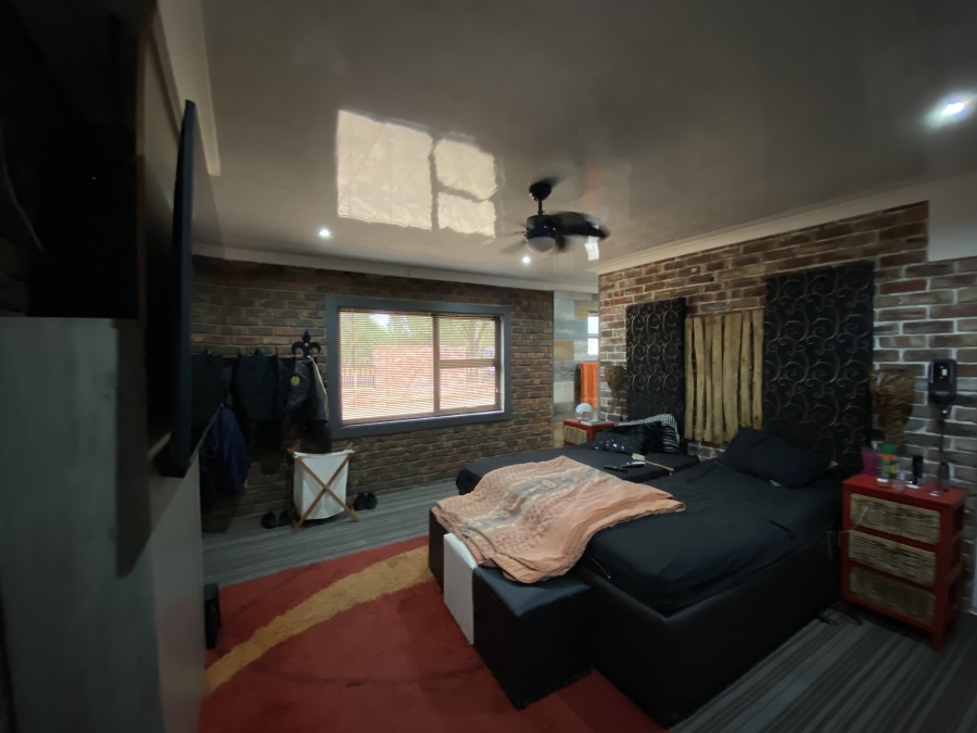 3 Bedroom Property for Sale in Miederpark North West